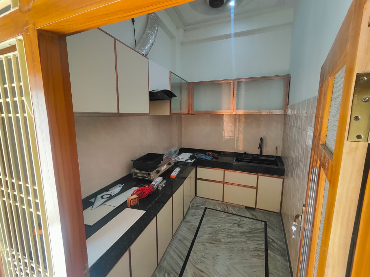 Overhead Kitchen Storage & Corner Carousel